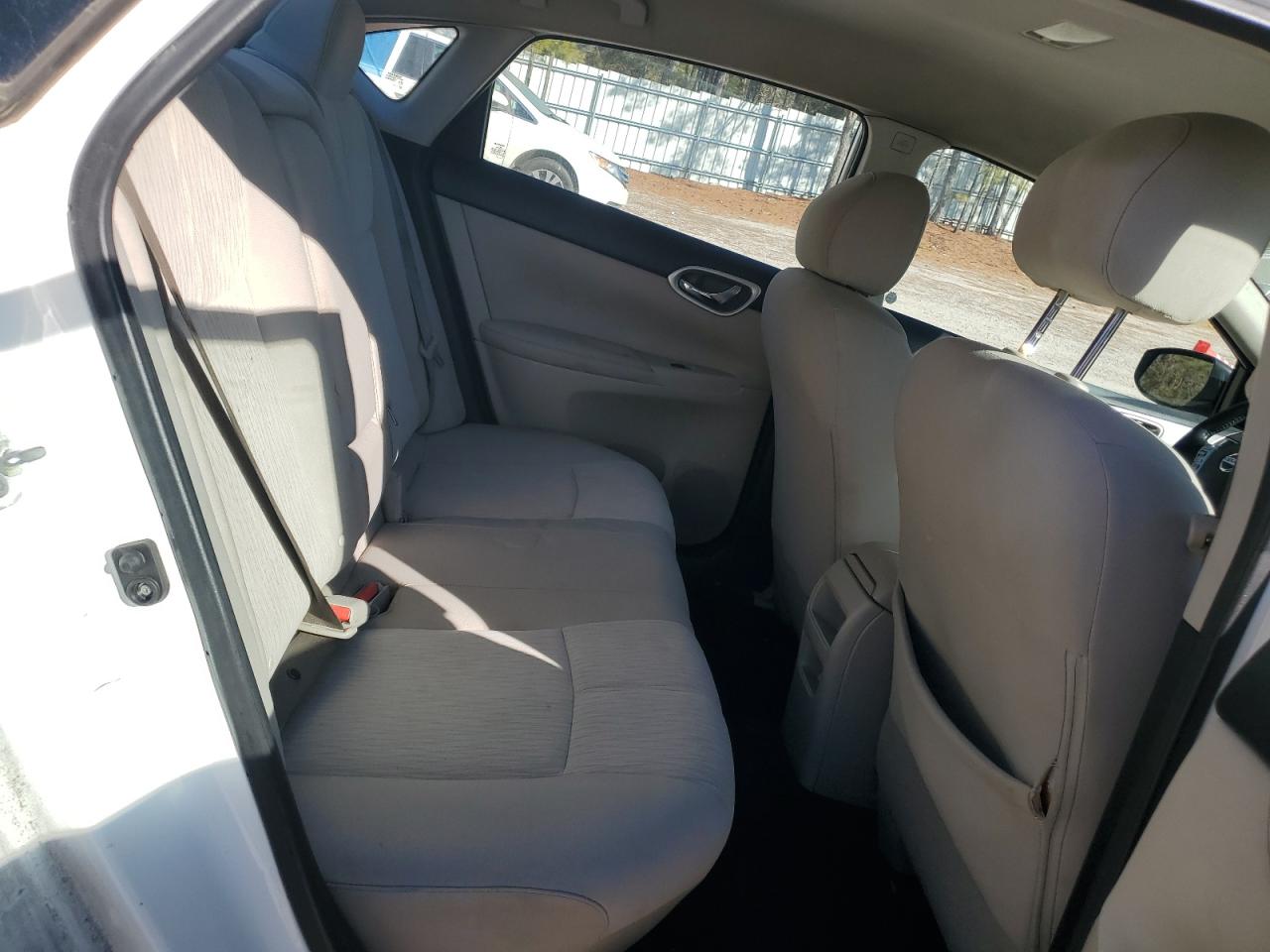 2015 Nissan Sentra - Image 10
