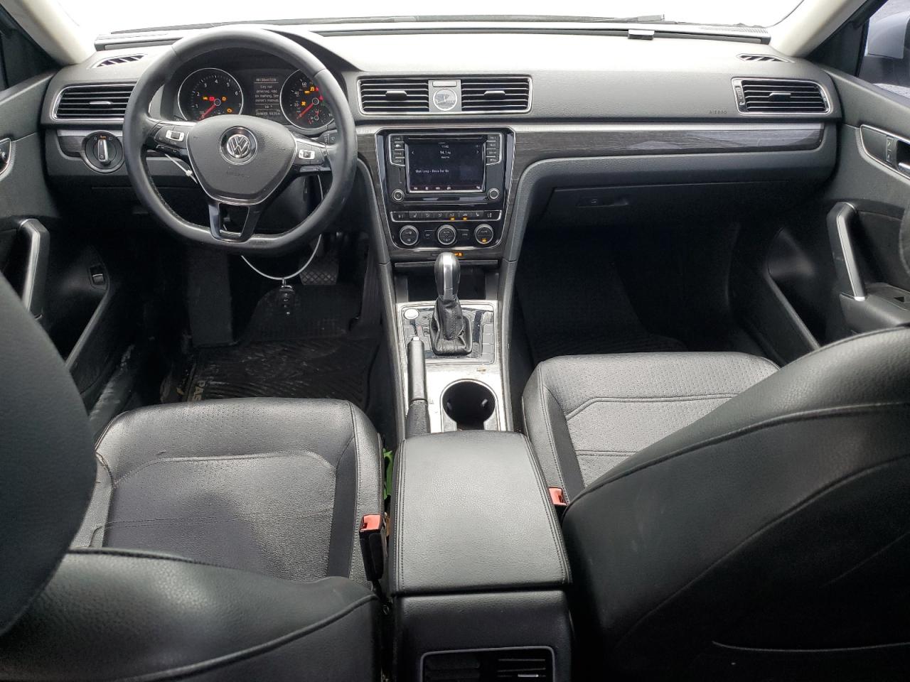 2017 Volkswagen Passat - Image 8
