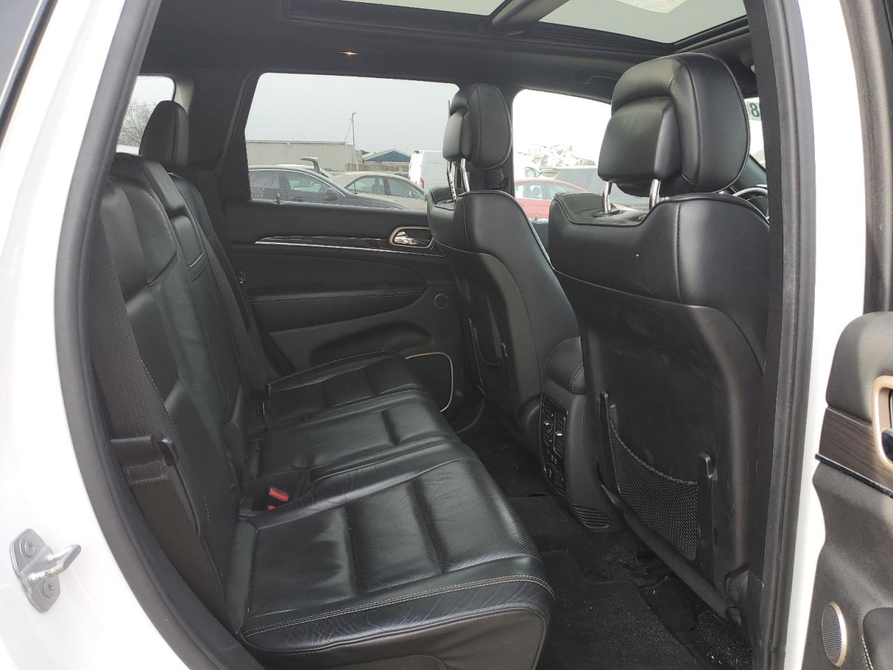 2015 Jeep Grand Cherokee - Image 11