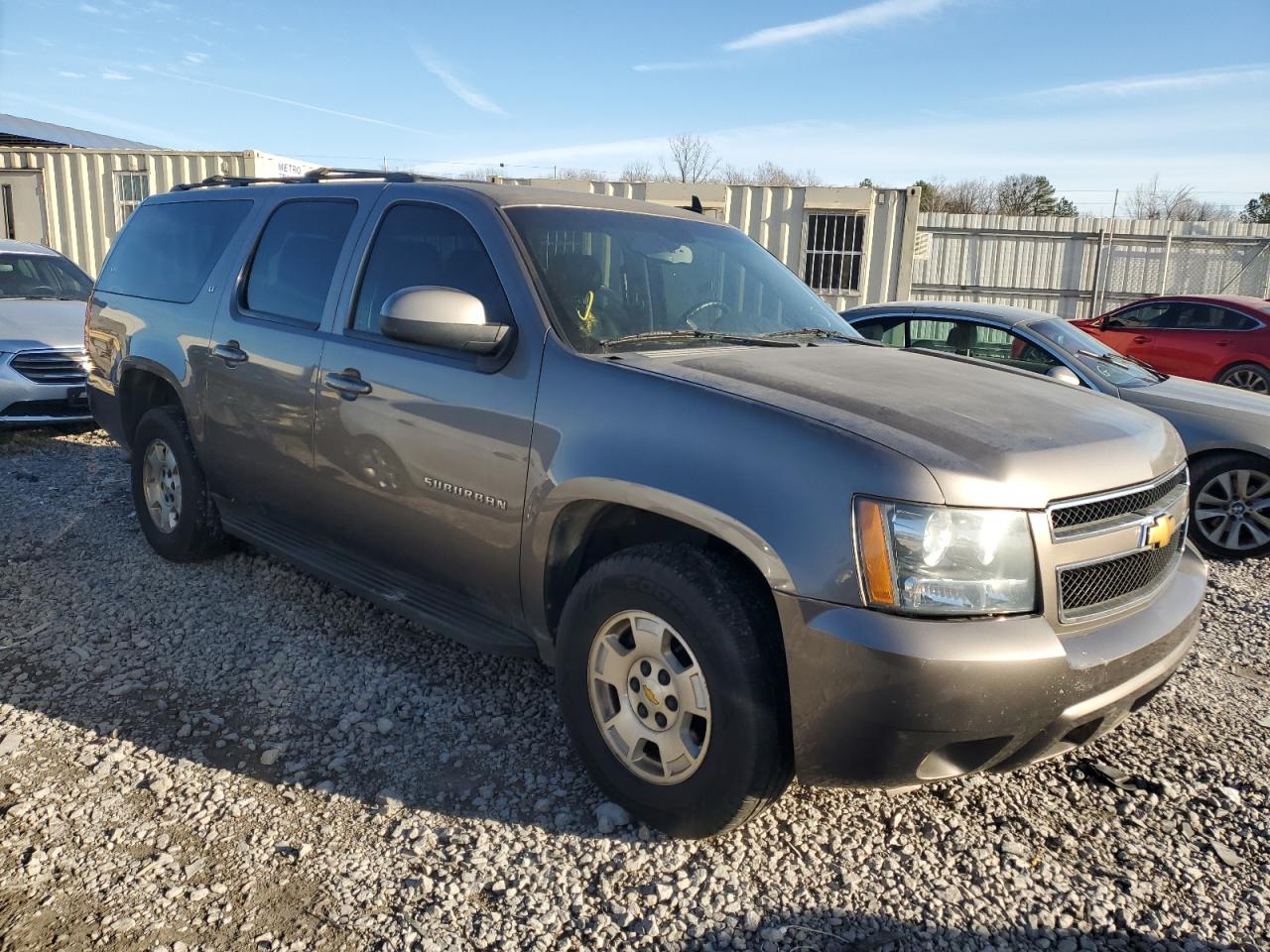 VIN 1GNSCJE06DR194704 2013 CHEVROLET SUBURBAN no.4