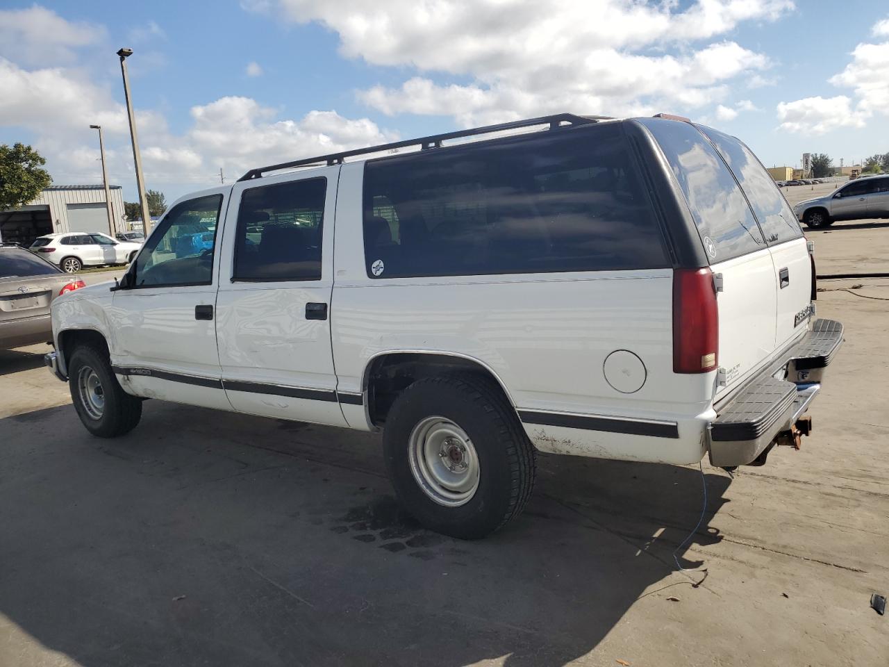 1999 Chevrolet Suburban - Image 2