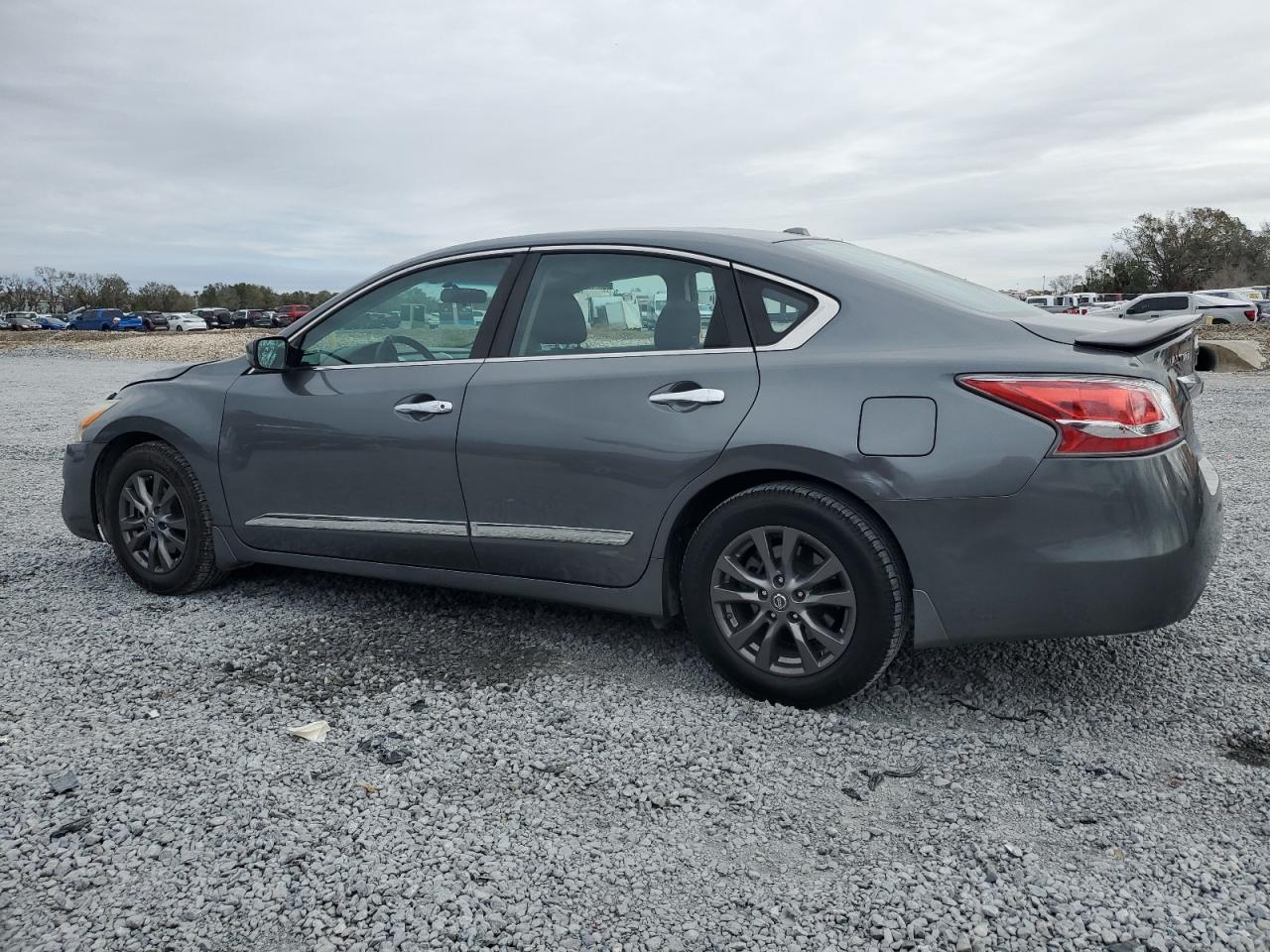 2015 Nissan Altima - Image 2