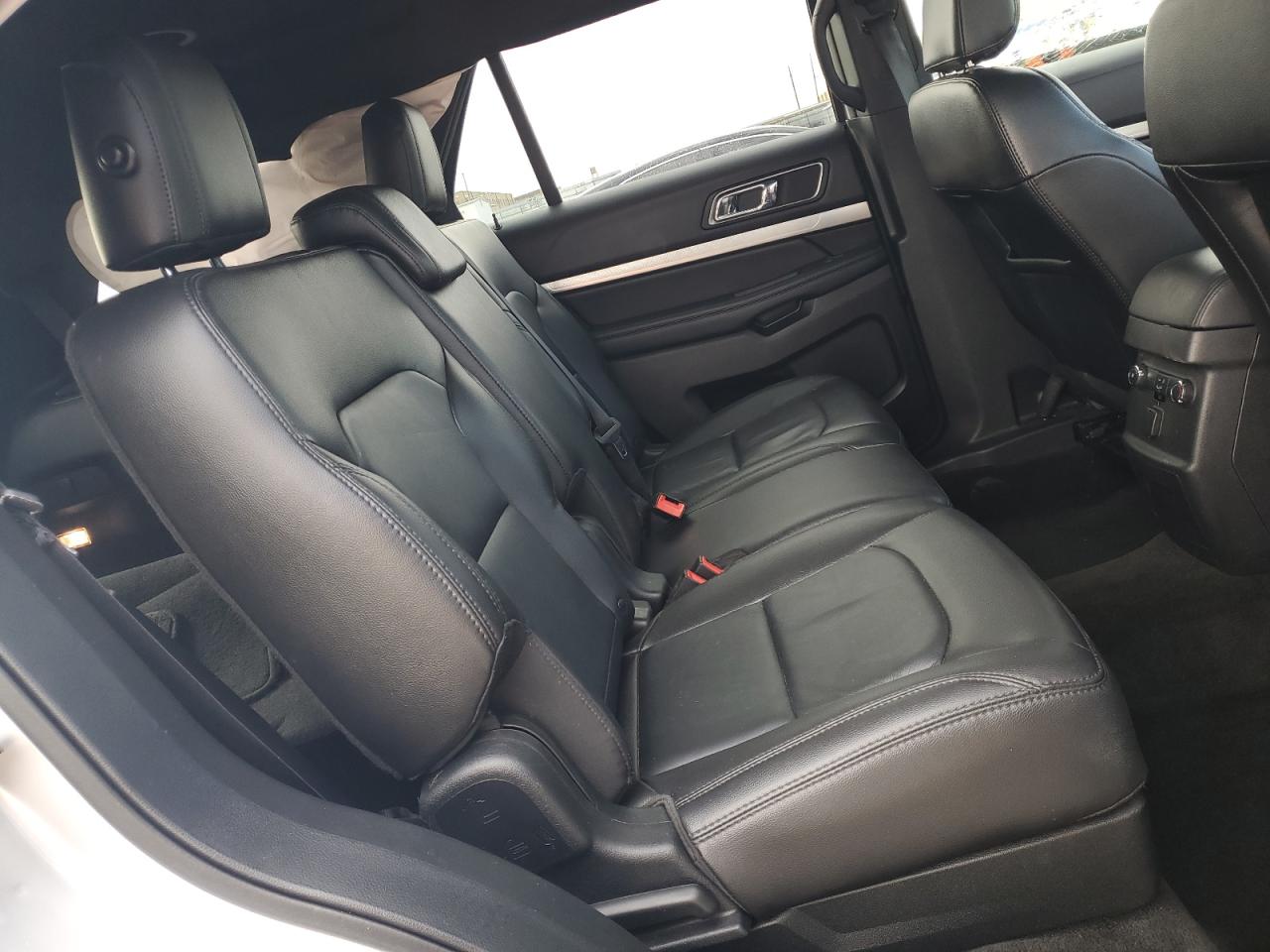 2018 Ford Explorer - Image 11