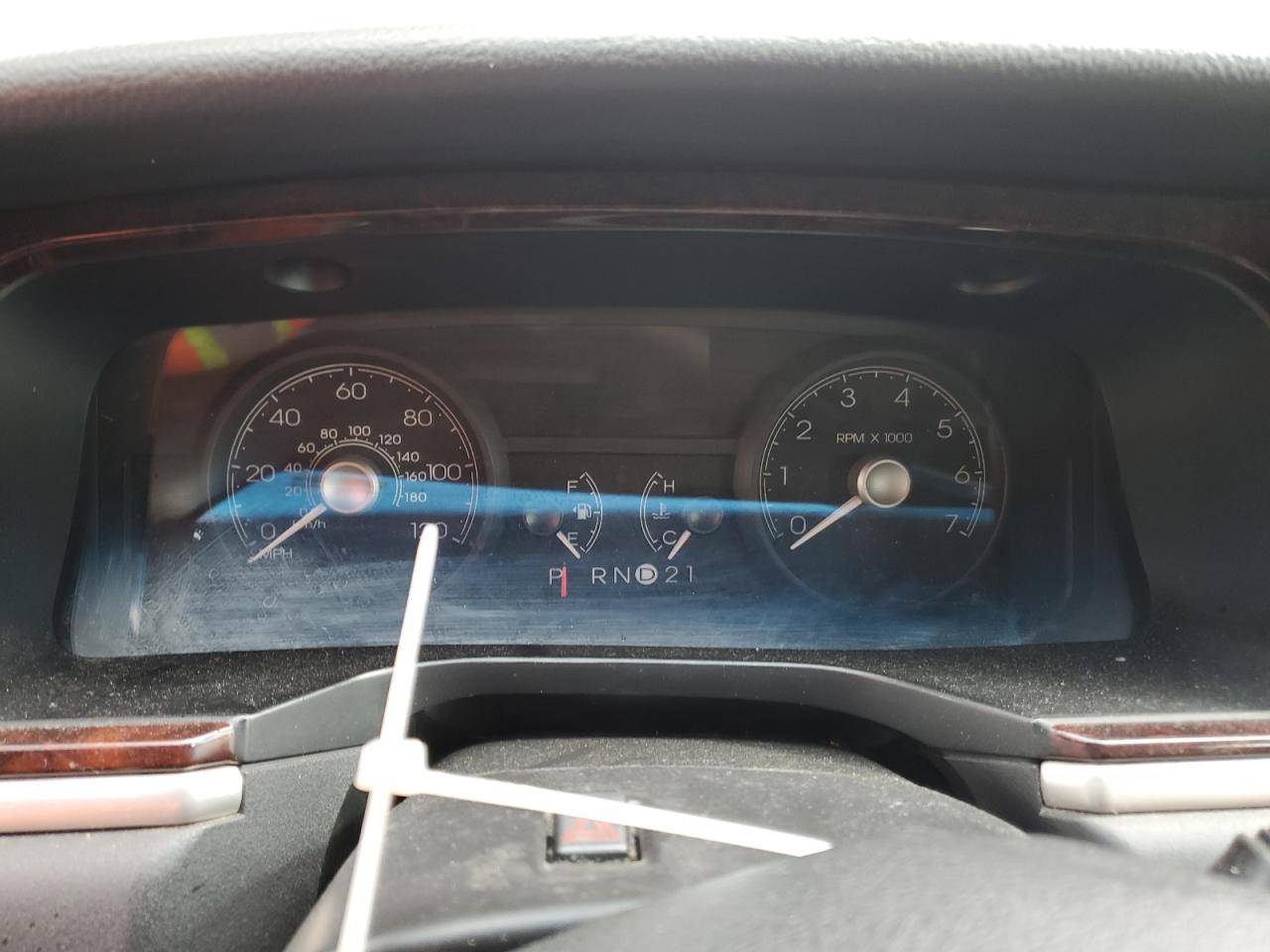 2011 Lincoln Town Car Signature Limited VIN: 2LNBL8CV4BX764018 Lot: 42079025