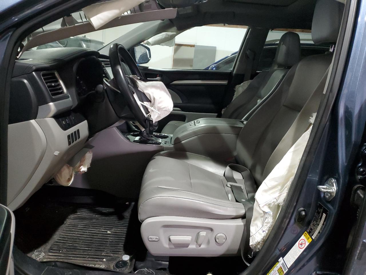 2017 Toyota Highlander - Image 7