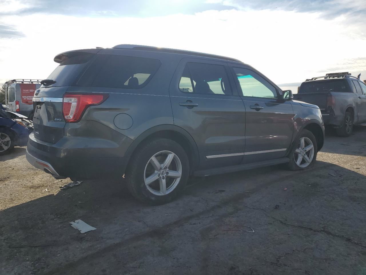 2016 Ford Explorer - Image 3