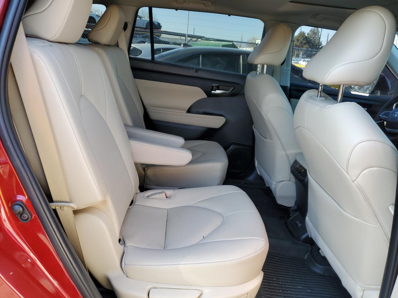 2024 Toyota Highlander - Image 11