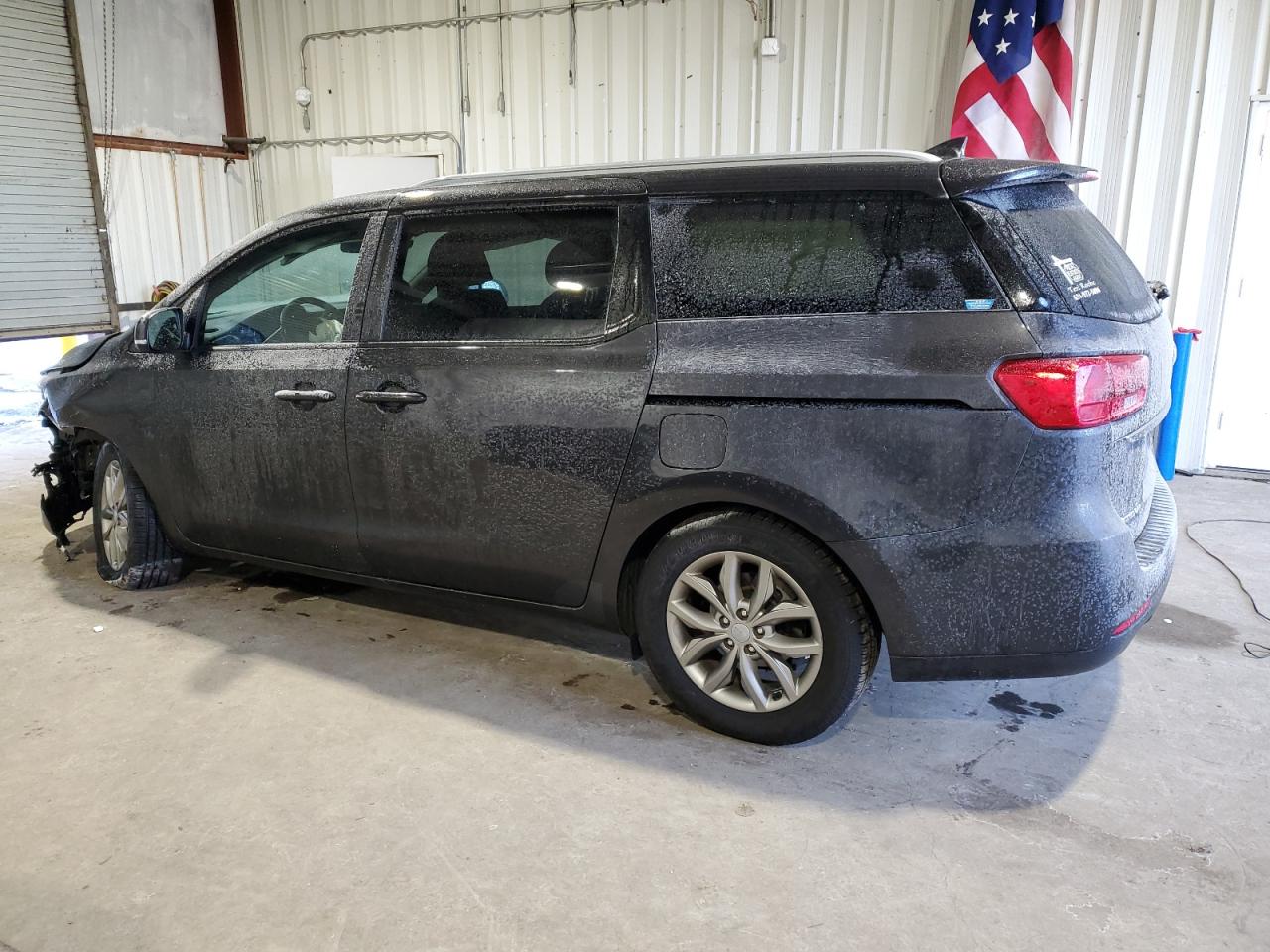 2021 Kia Sedona - Image 2
