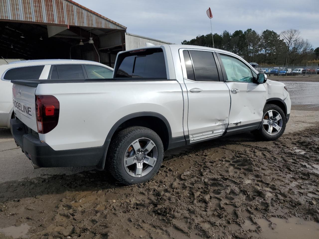 2024 Honda Ridgeline - Image 3