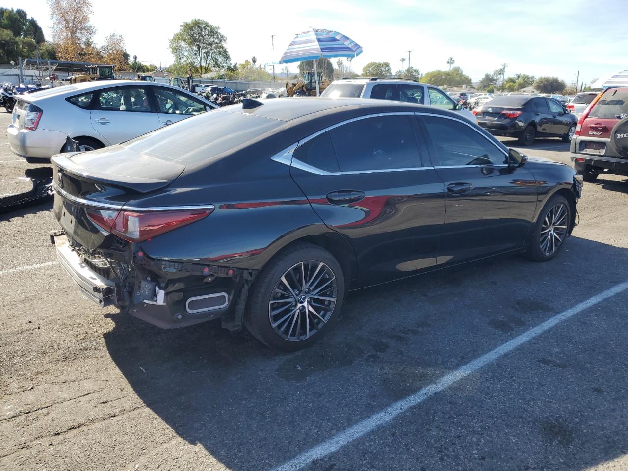 2022 Lexus ES - Image 3