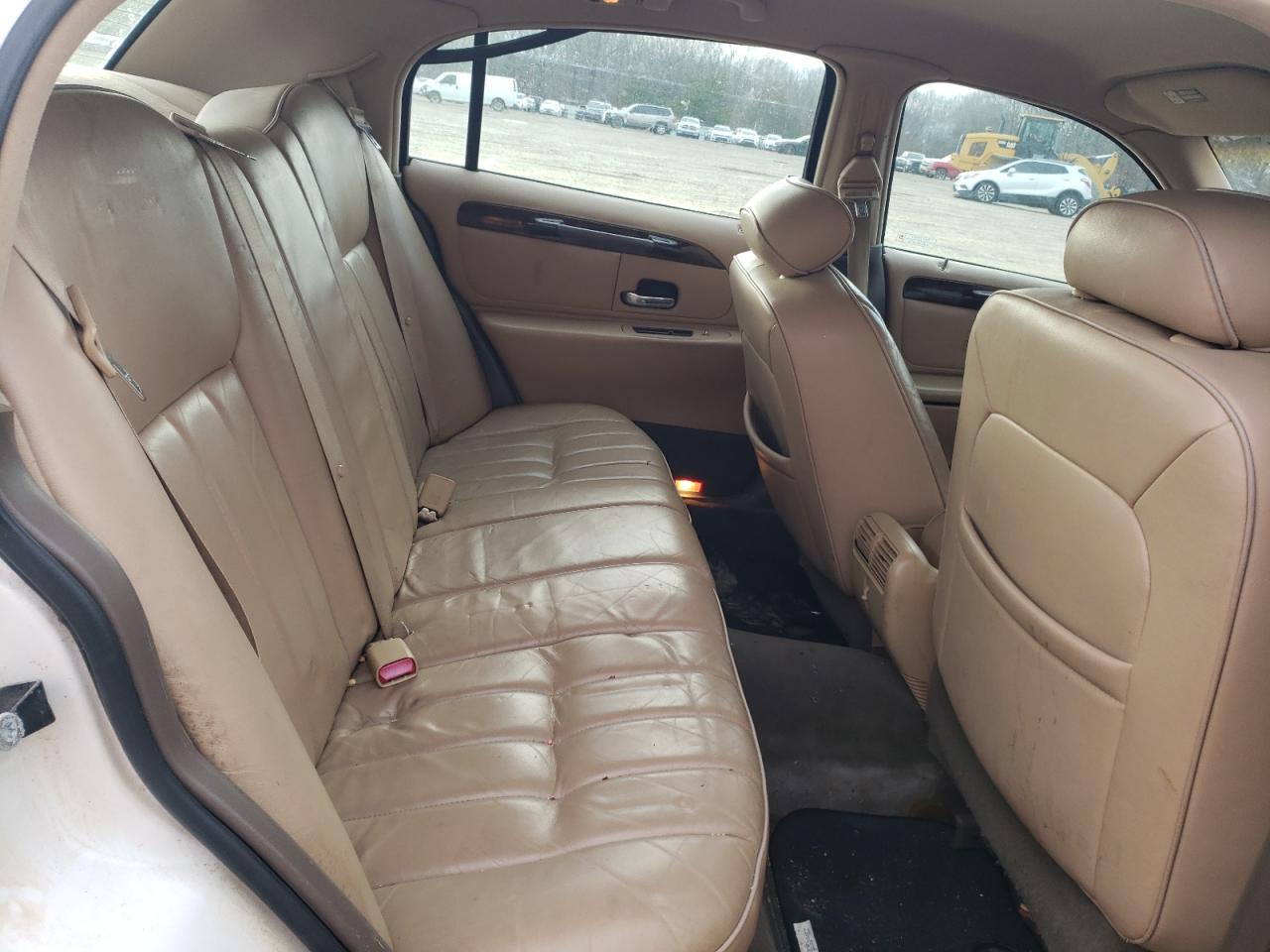 1998 Lincoln Town Car - Image 10