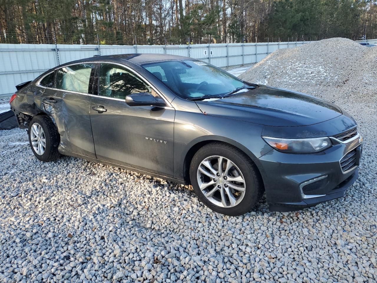 2017 Chevrolet Malibu - Image 4