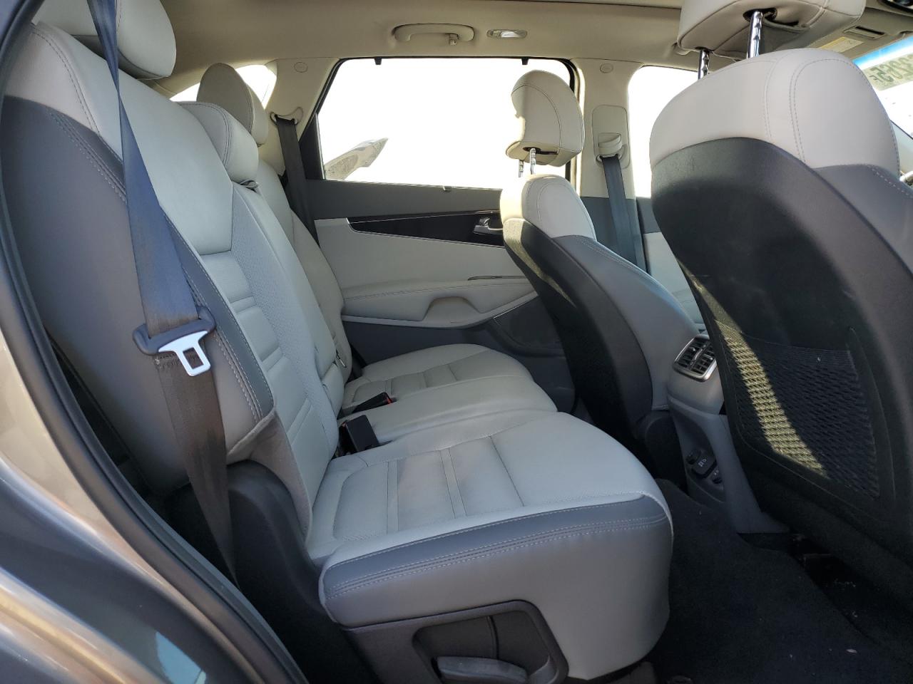 2017 Kia Sorento - Image 11