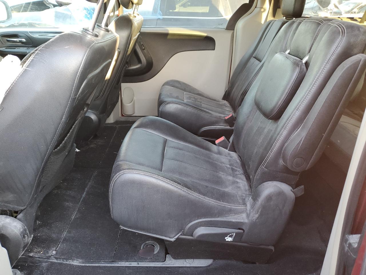 2012 Chrysler Town & Country - Image 11