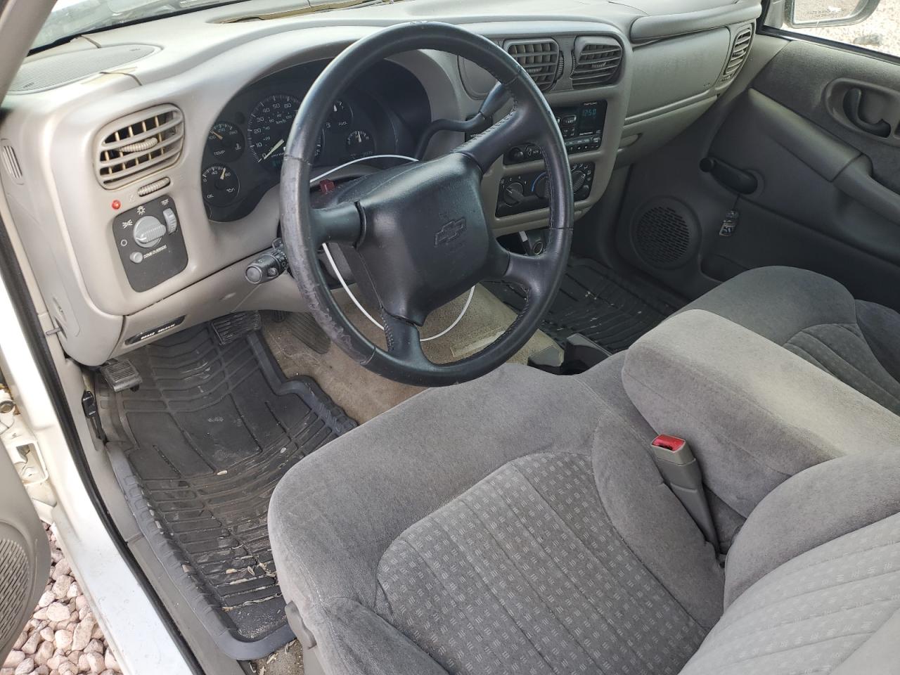 2001 Chevrolet S-10 Pickup - Image 8