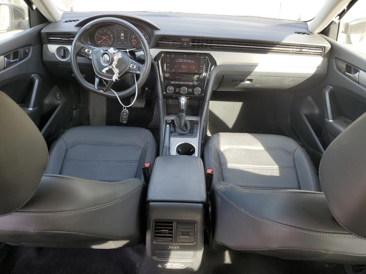 2021 Volkswagen Passat - Image 8