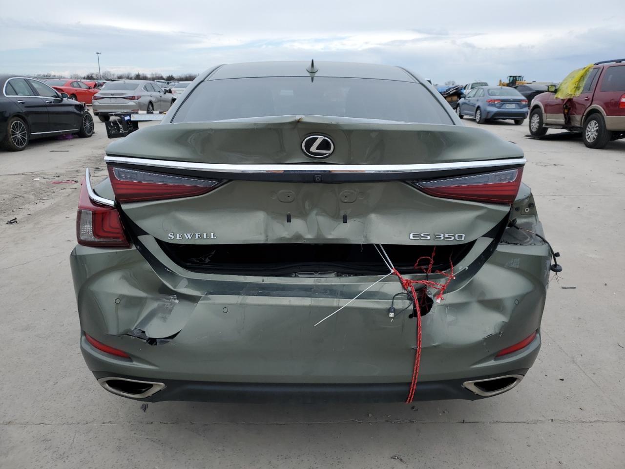 2019 Lexus ES - Image 6