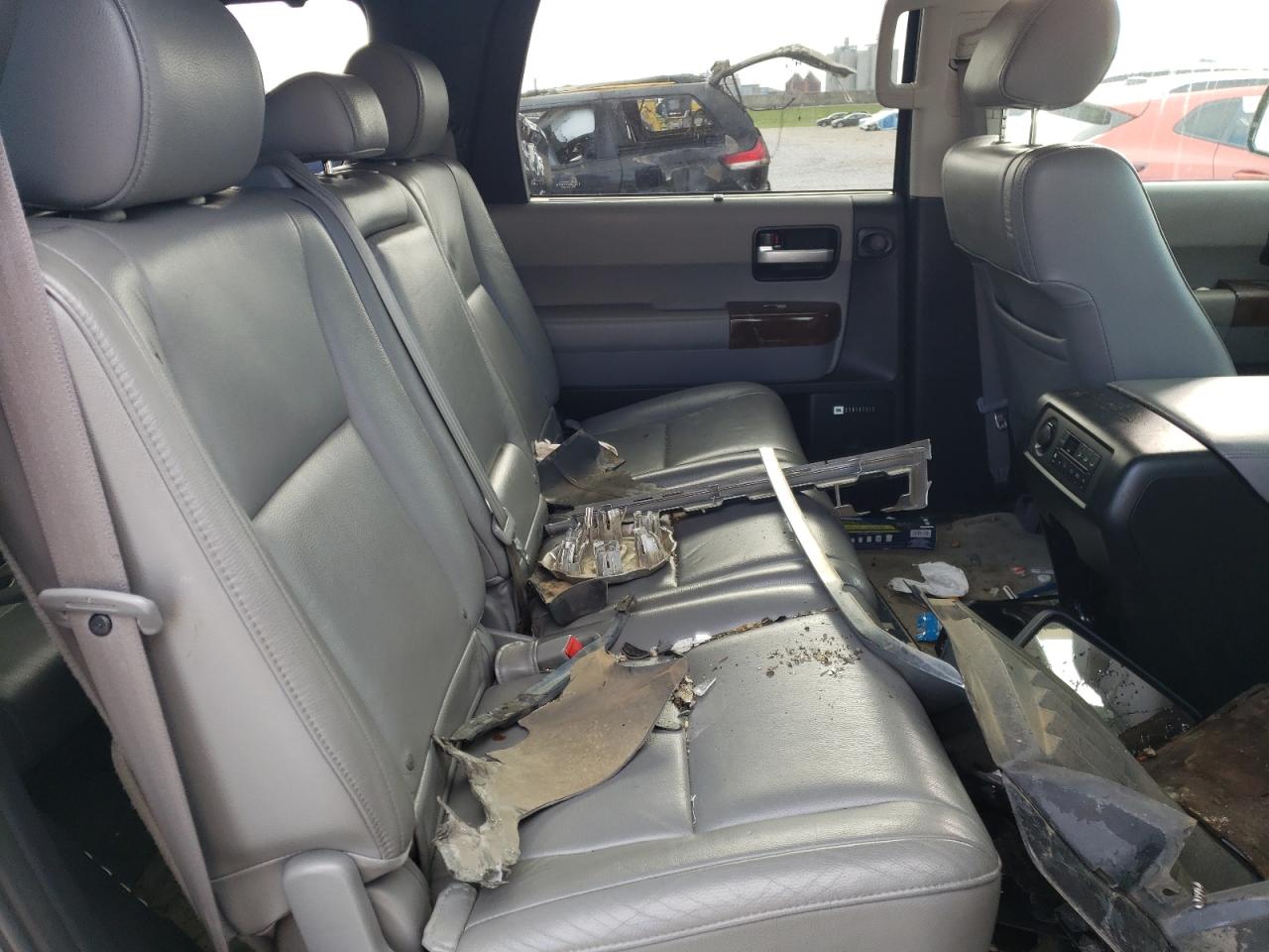 2008 Toyota Sequoia - Image 11