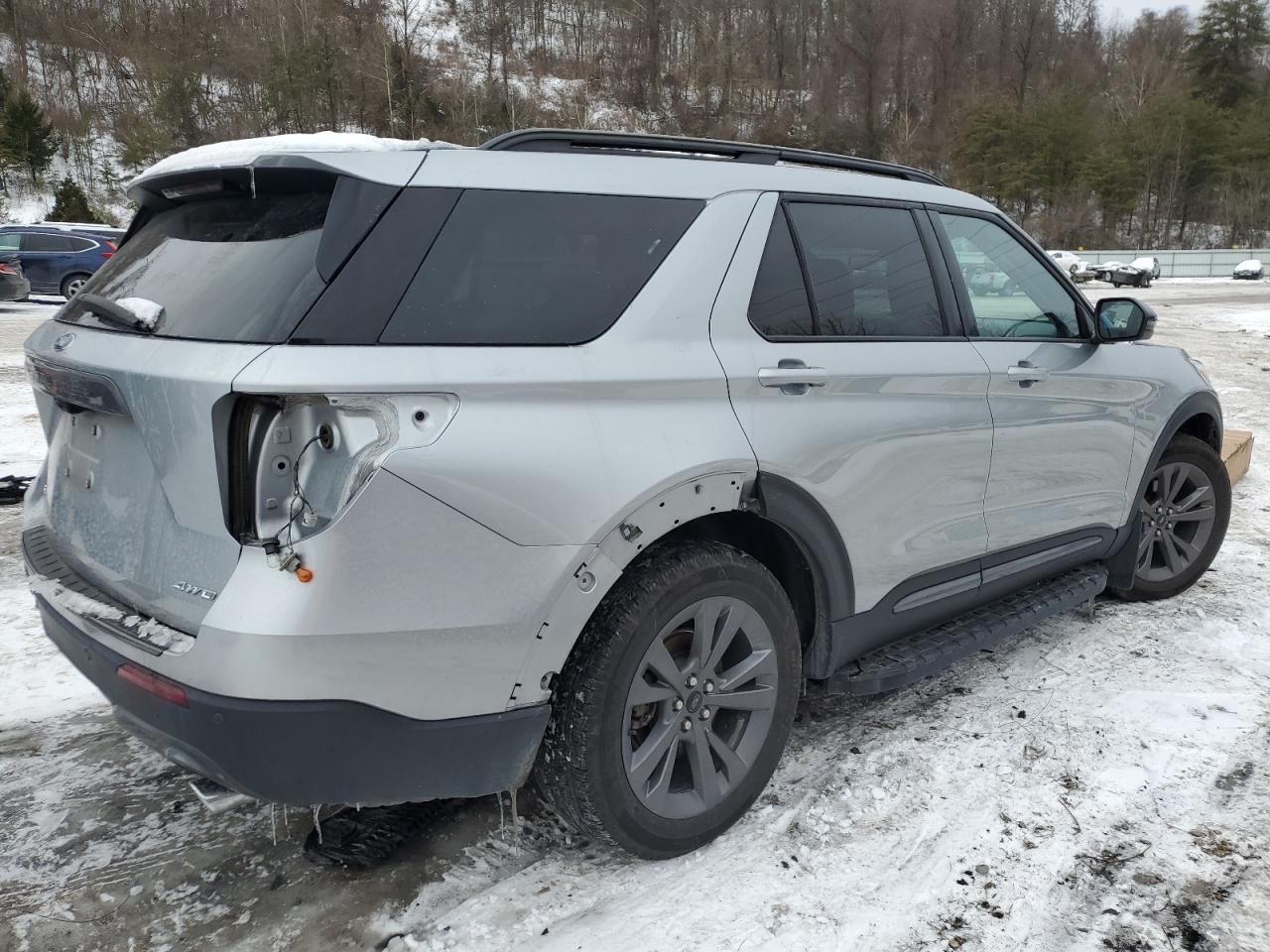 2023 Ford Explorer - Image 3