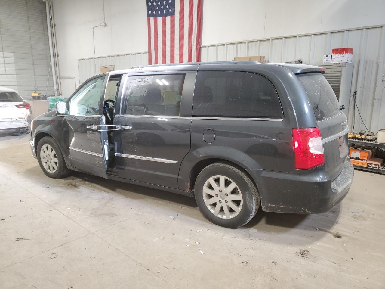 2012 Chrysler Town & Country - Image 2