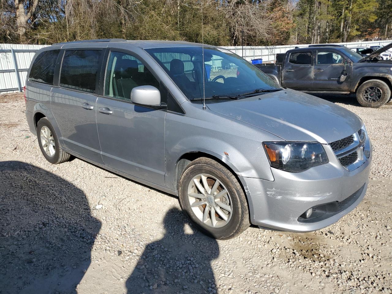 2019 Dodge Caravan - Image 4
