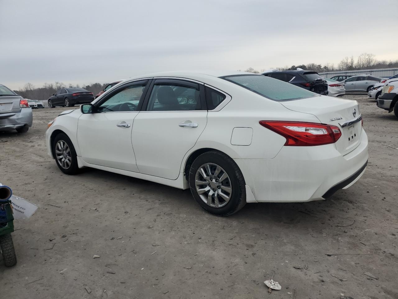 2016 Nissan Altima - Image 2