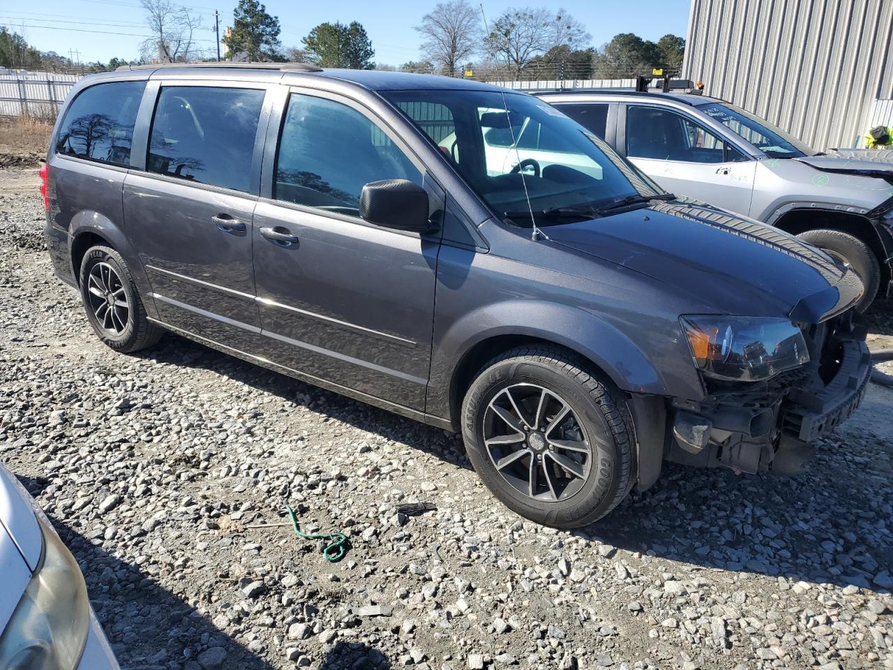 2017 Dodge Caravan - Image 4