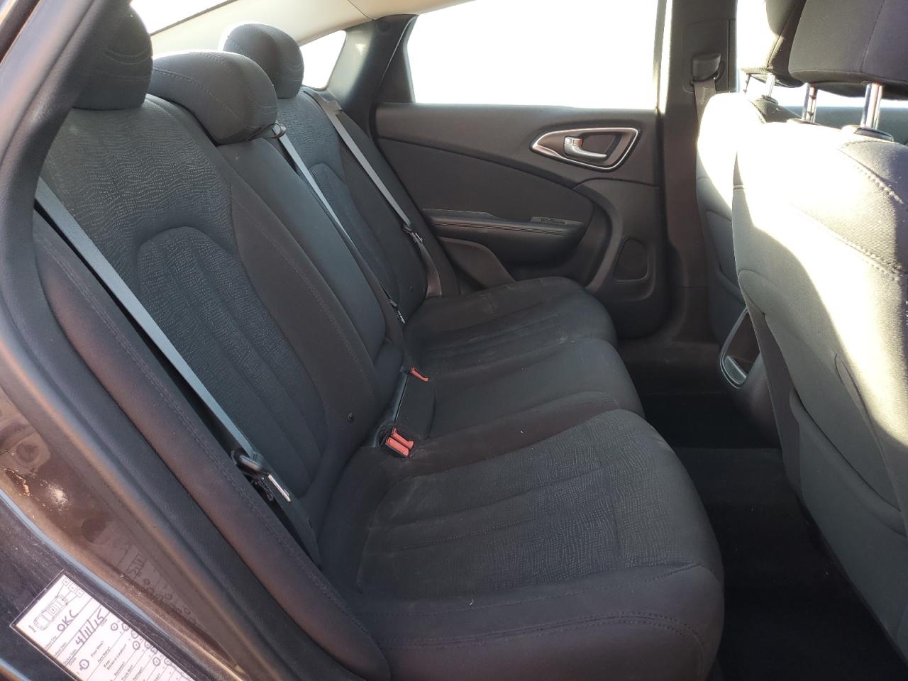 2015 Chrysler 200 - Image 10