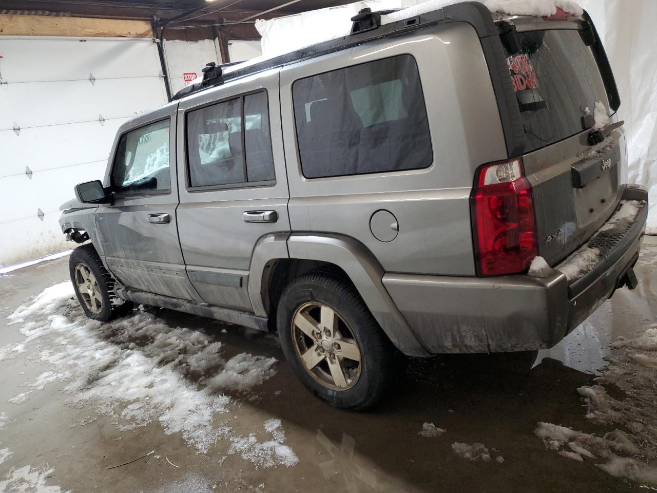 2008 Jeep Commander - Image 2