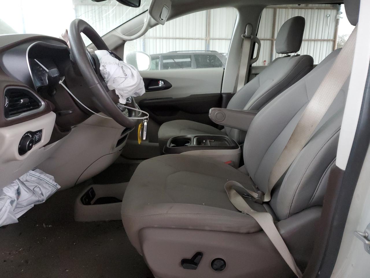 2020 Chrysler Pacifica - Image 7