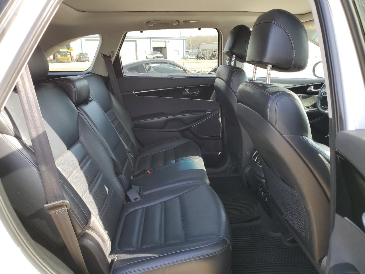2017 Kia Sorento - Image 11