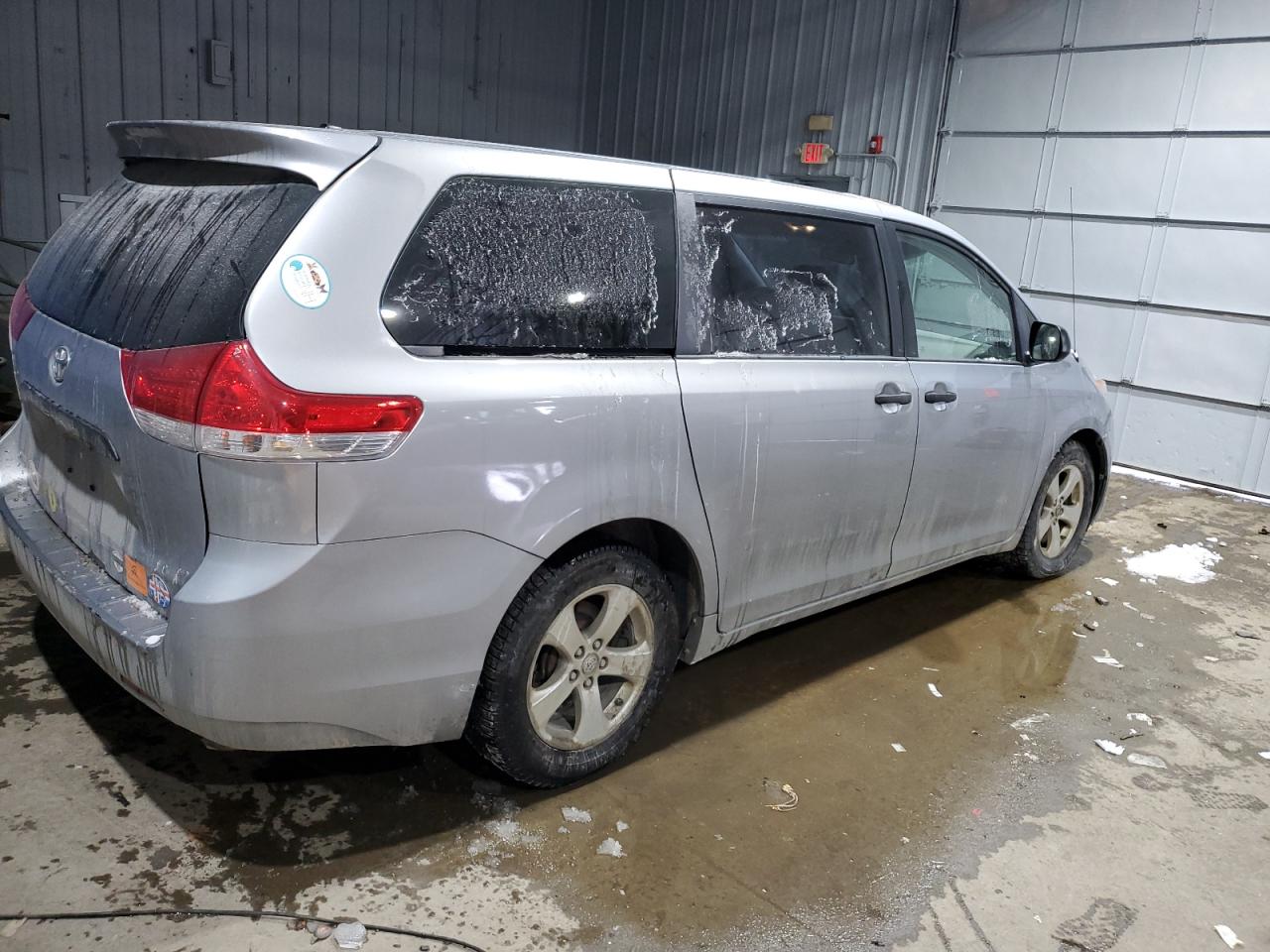 2014 Toyota Sienna - Image 3