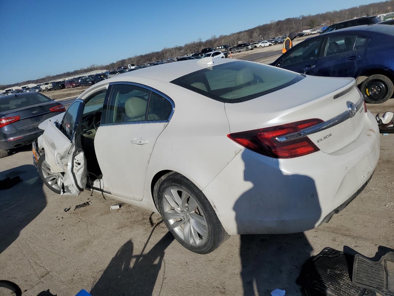 2016 Buick Regal - Image 2