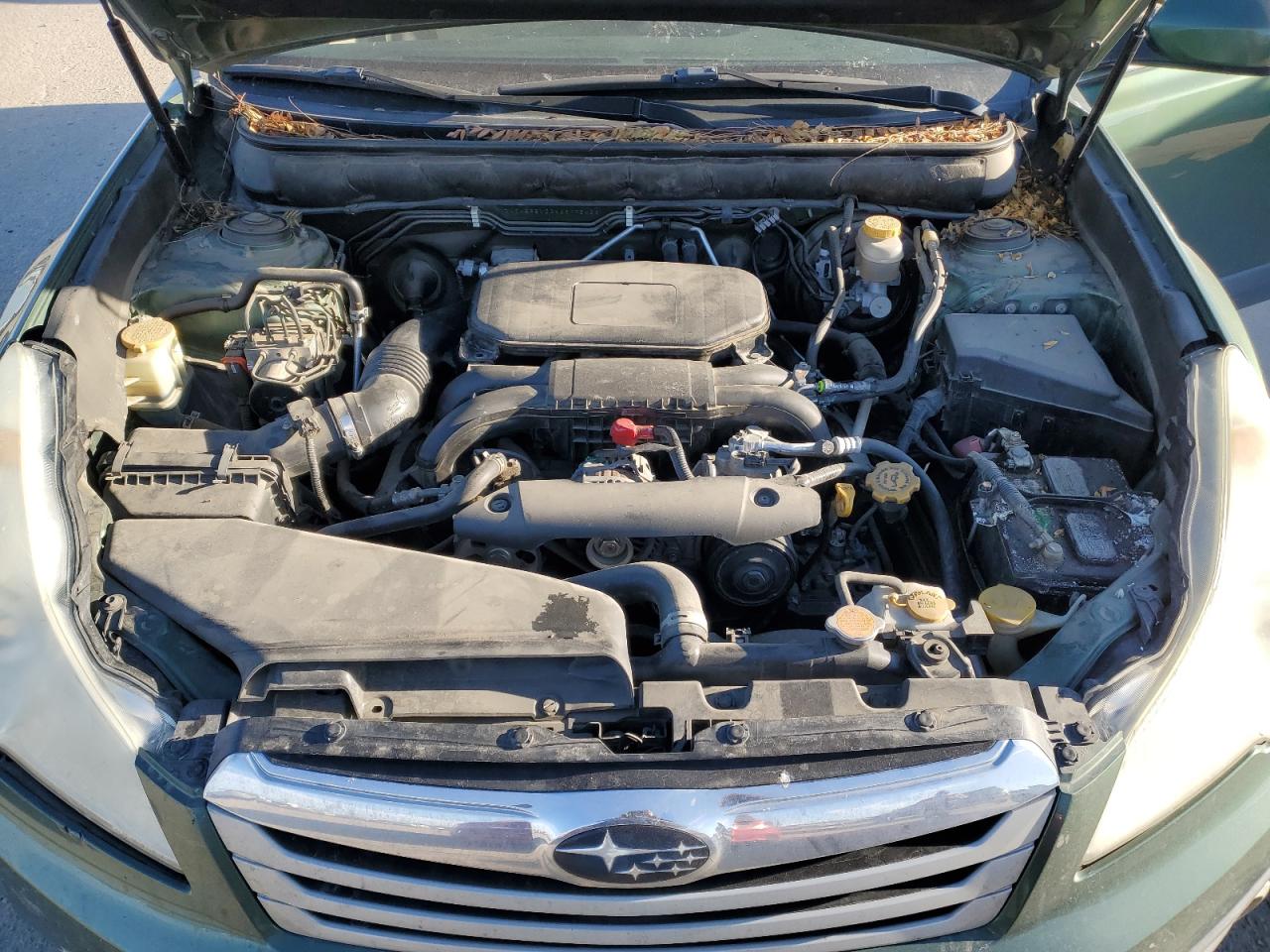 2010 Subaru Outback - Image 12