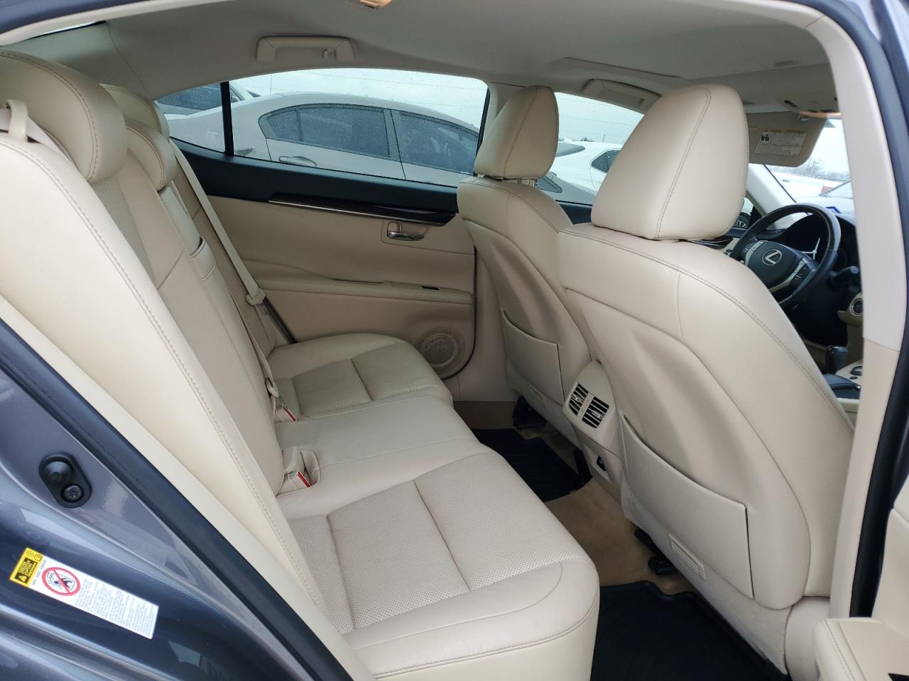 2015 Lexus ES - Image 10