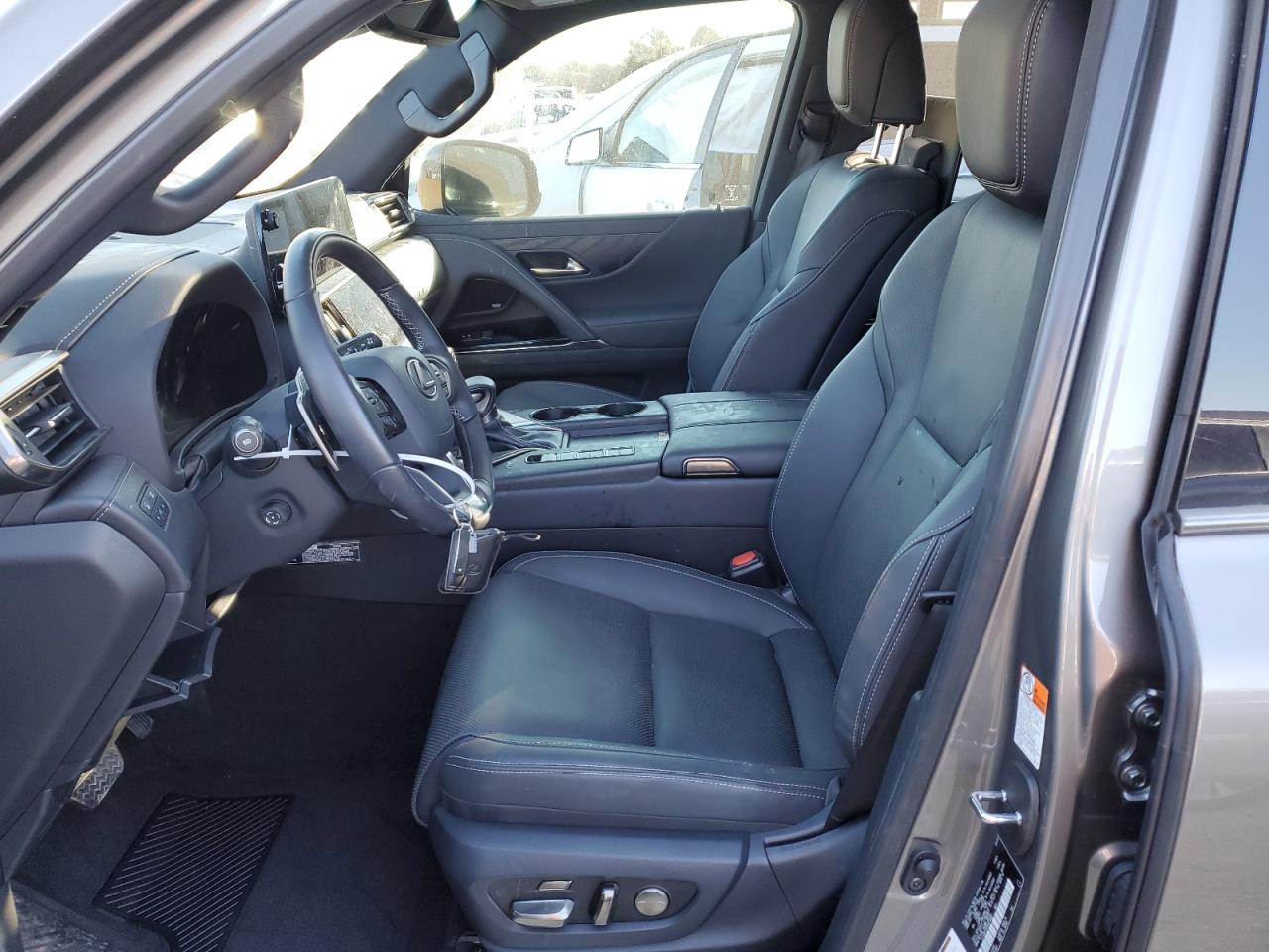 2023 Lexus LX - Image 7