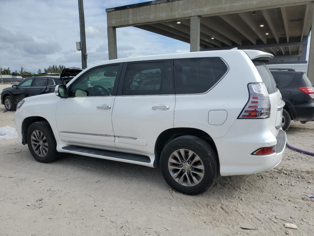 2016 Lexus GX - Image 2