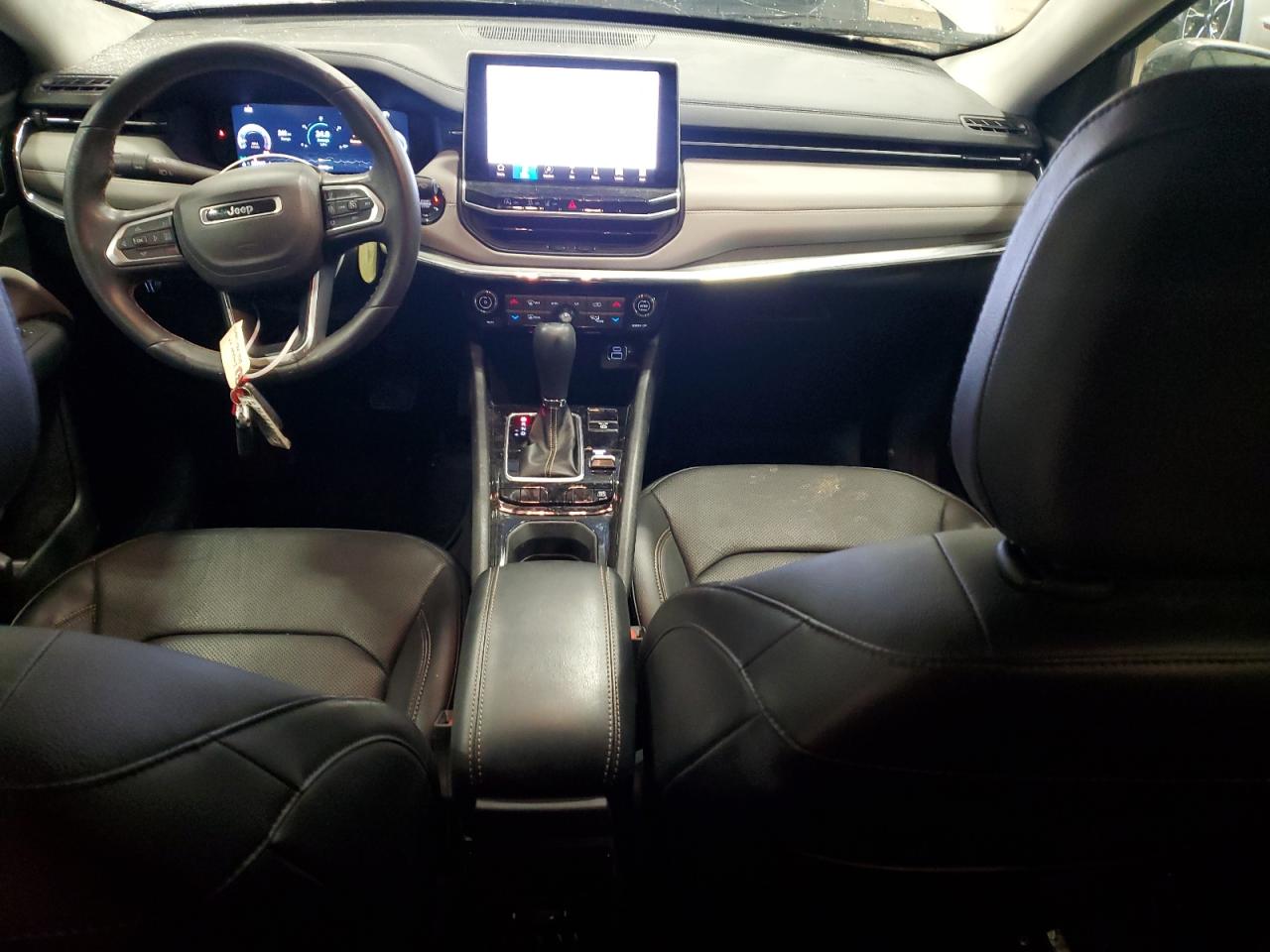 2022 Jeep Compass - Image 8