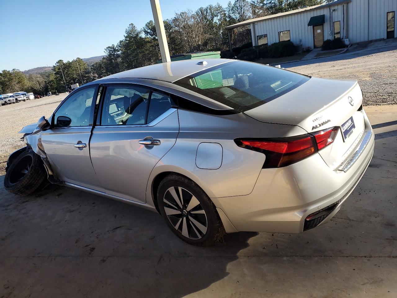2019 Nissan Altima - Image 2