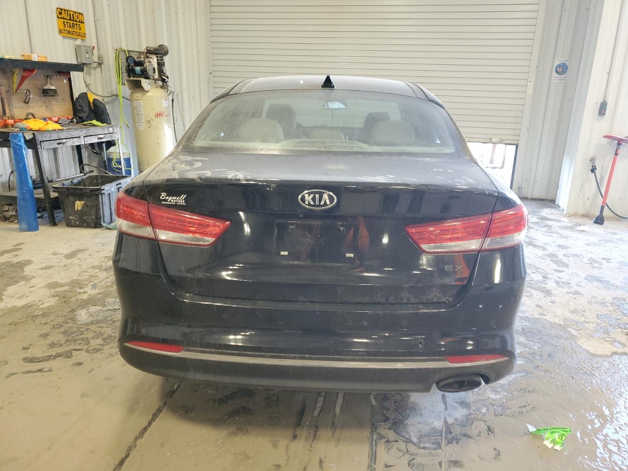 VIN 5XXGU4L3XHG143175 2017 KIA OPTIMA no.6