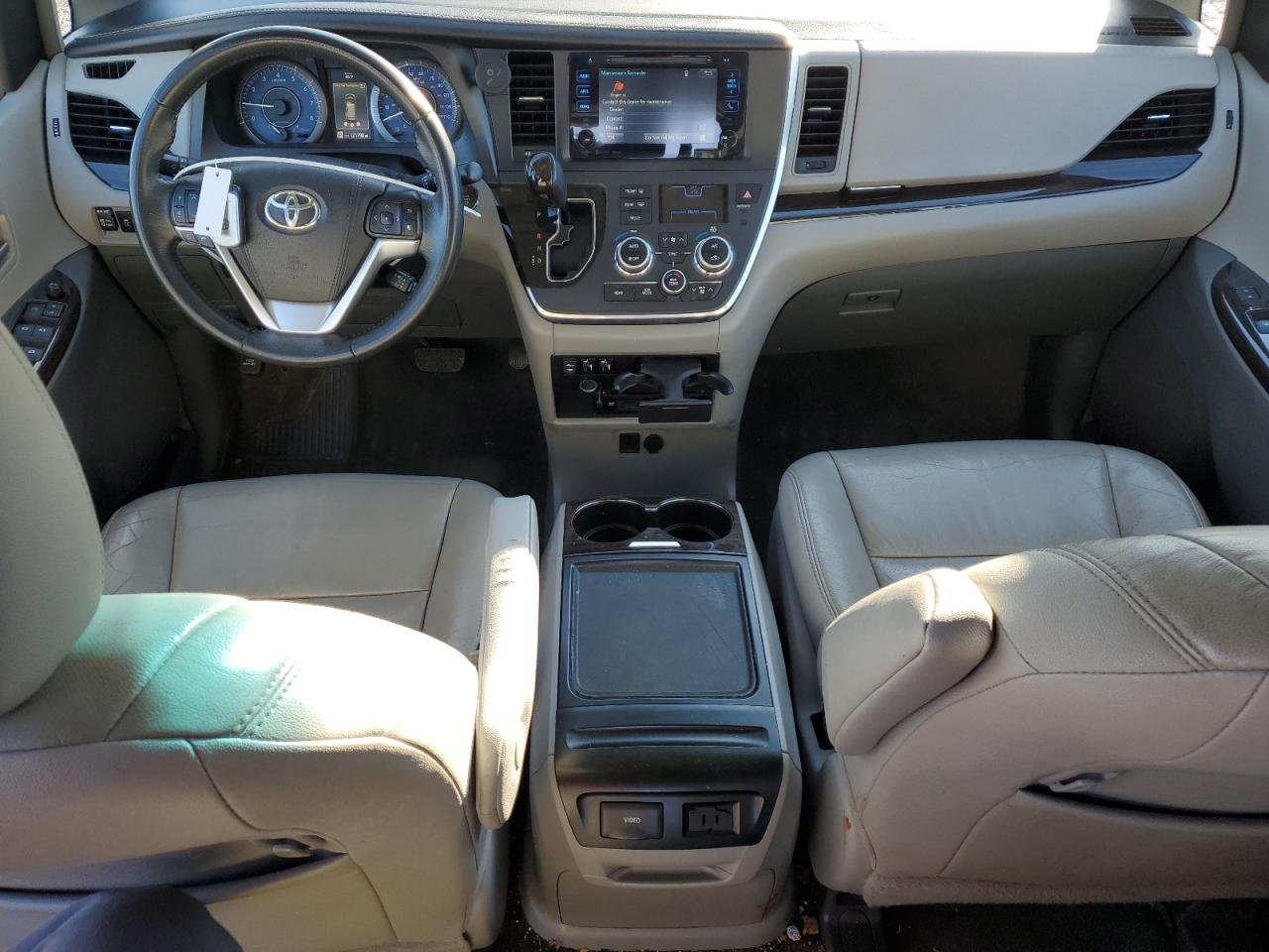 2016 Toyota Sienna - Image 8