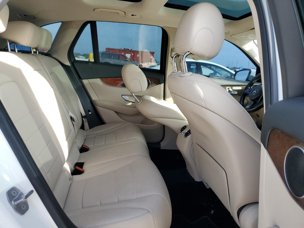 2016 Mercedes-Benz GLC - Image 11