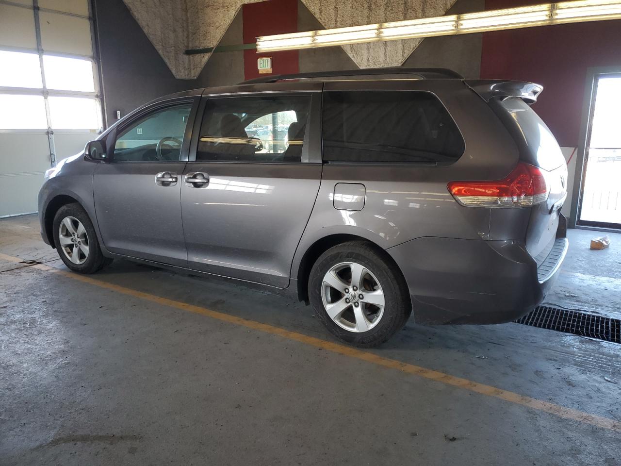 2013 Toyota Sienna - Image 2