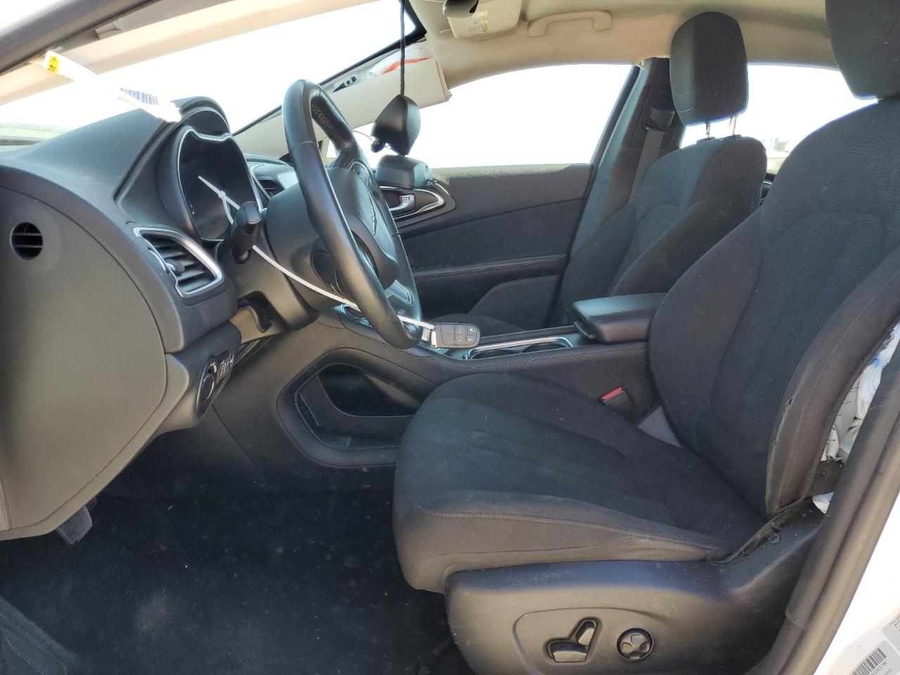 2015 Chrysler 200 - Image 7