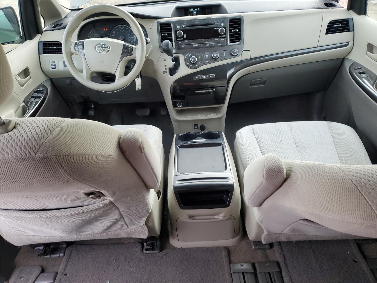 2011 Toyota Sienna - Image 8