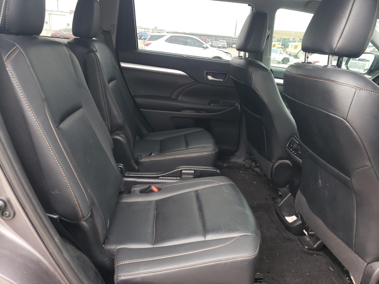 2019 Toyota Highlander - Image 11