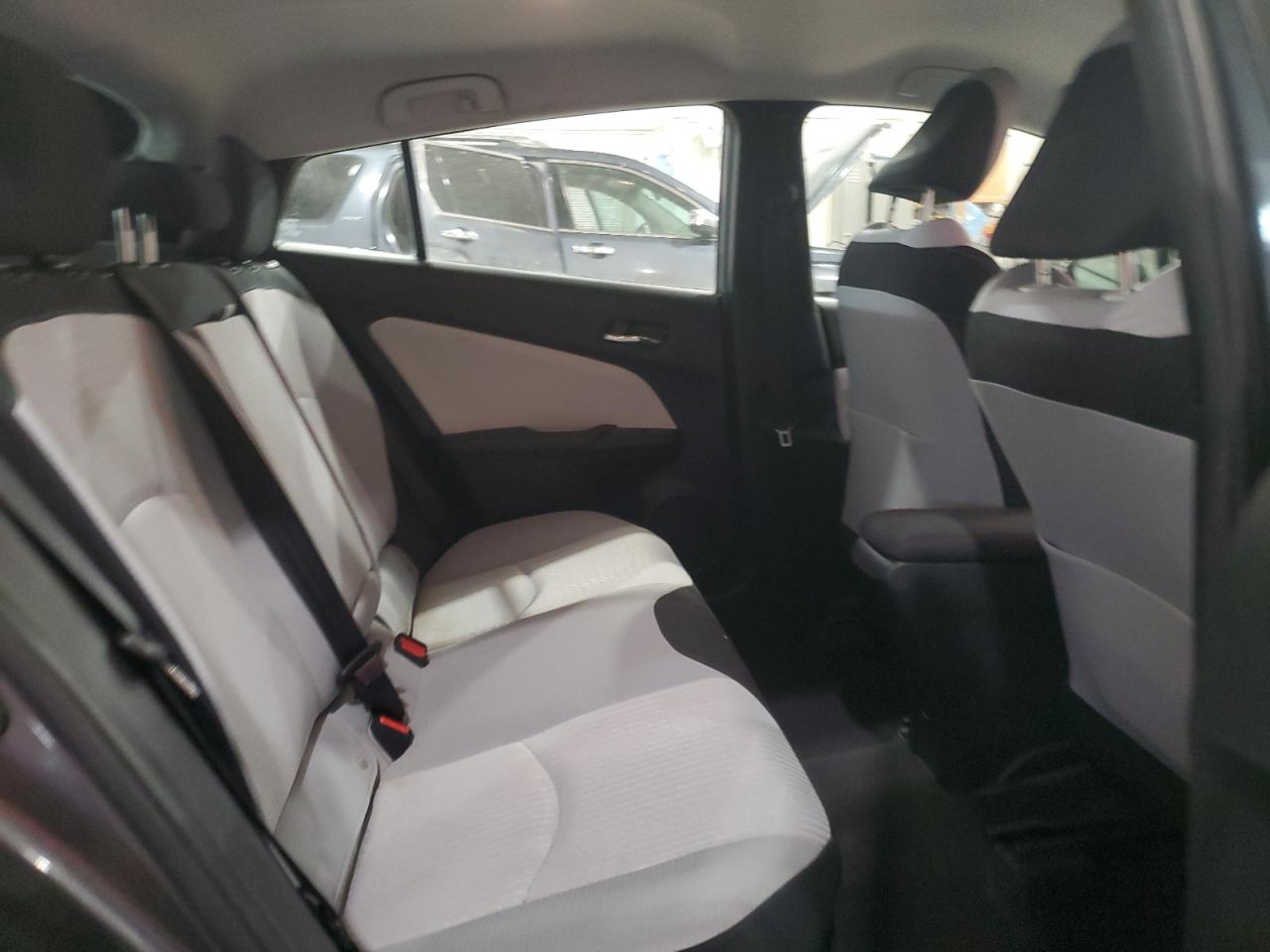 2017 Toyota Prius - Image 11