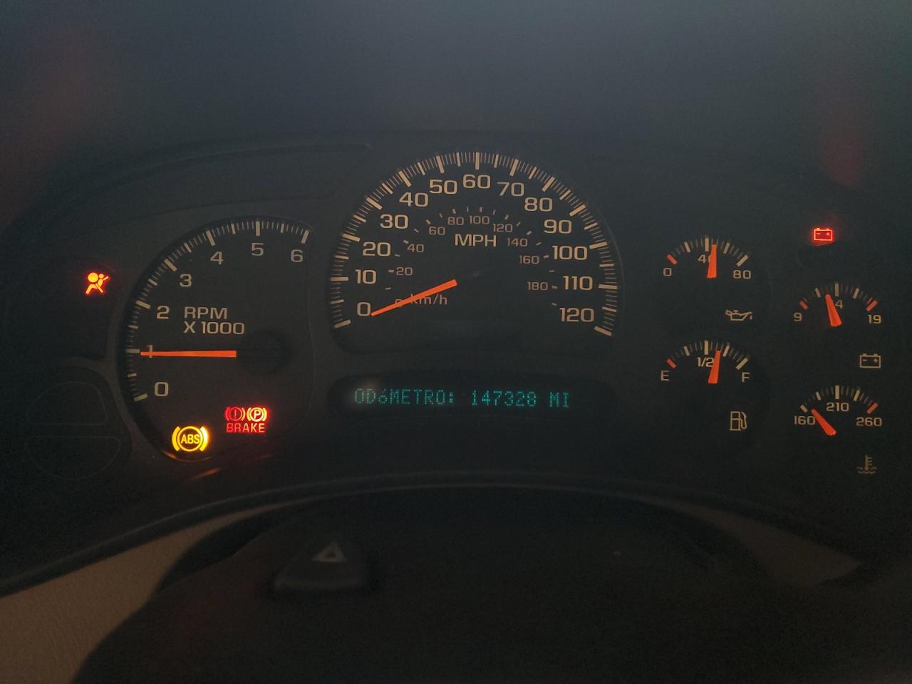 2004 Chevrolet Silverado - Image 9