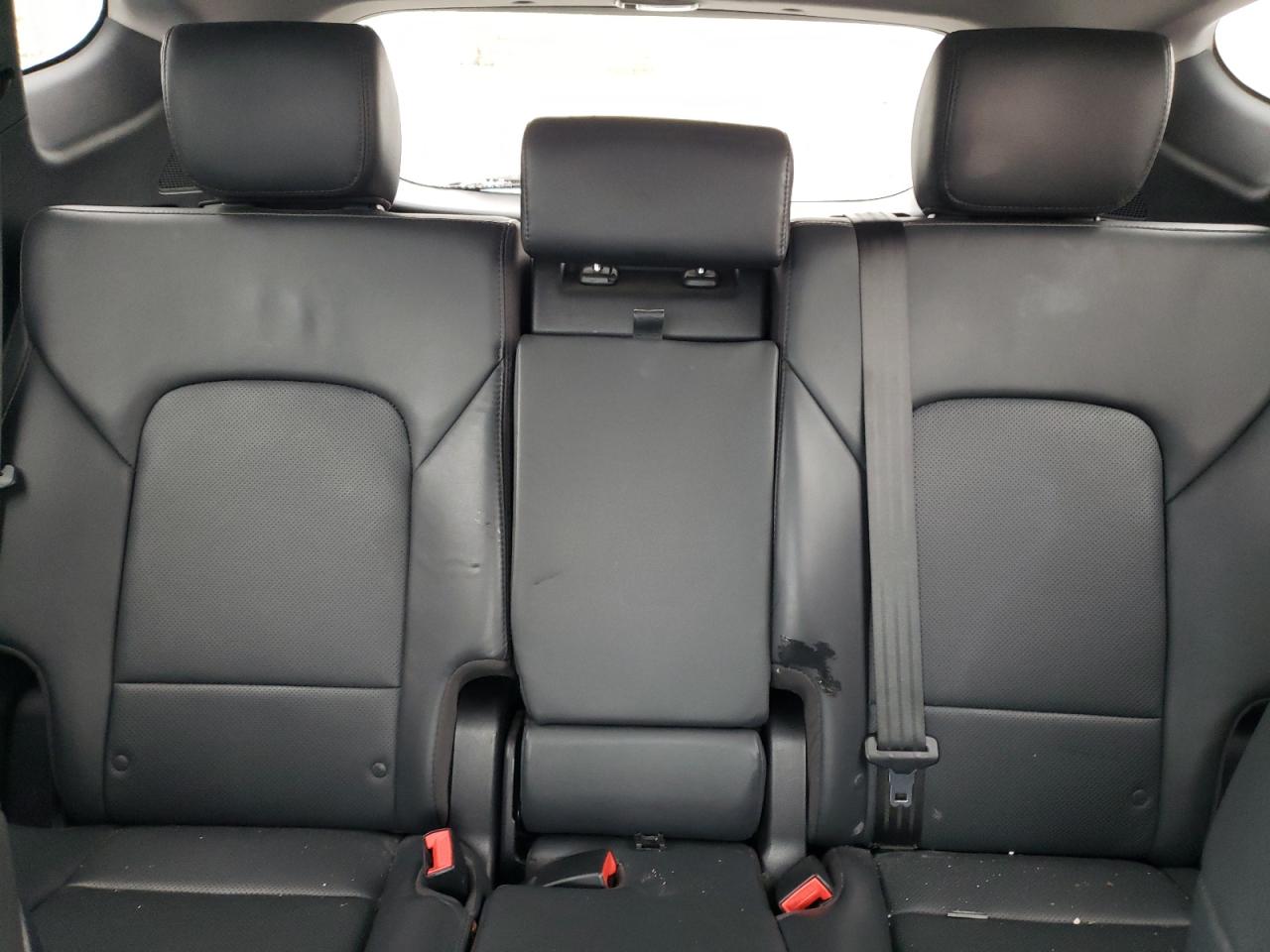 2018 Hyundai Santa Fe - Image 10