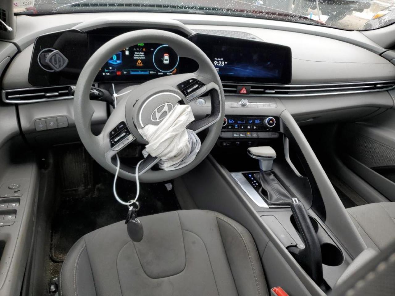 2024 Hyundai Elantra - Image 8